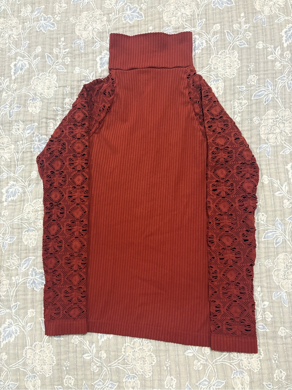 Women's Long Sleeve Ribbed Turtleneck with Lace Sleeves - Rust